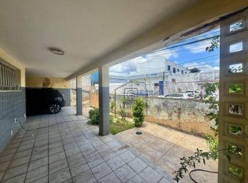 77f186a2430071d83575fb14cfb09994a7619847 · Casa à Venda no Barro Vermelho – Ampla e Versátil, Ideal para Residência ou Comércio - 4 Quartos - 1