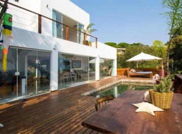 Casa · 138m² · 4 Quartos · 4 Vagas · Casa com 4 quartos à venda em Albatroz - RJ
