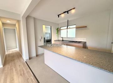 Apartamento en Venda de 3 quartos Ahú · APARTAMENTO REFORMADO COM 3 QUARTOS E 2 VAGAS NO BAIRRO AHÚ