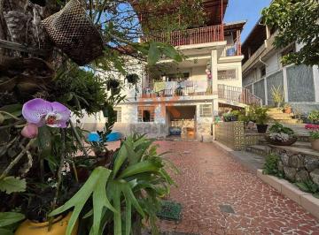 Casa · 250m² · 3 Quartos · 3 Vagas · Casa à Venda – Lote Inteiro com Amplo Espaço e Conforto