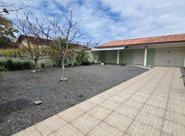 Casa · 116m² · 3 Quartos · 4 Vagas · Casa com 3 quartos à 150 metros da praia na Barra do Saí em Itapoá/SC
