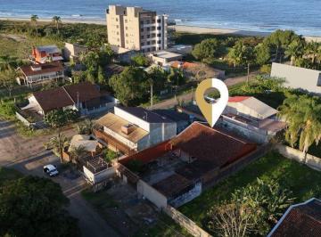 Casa · 189m² · 3 Quartos · 2 Vagas · Casa 03 quartos (01 suíte) espaçosa a 130 metros da praia no Balneário Praia dos Veleiros  em Itapoá