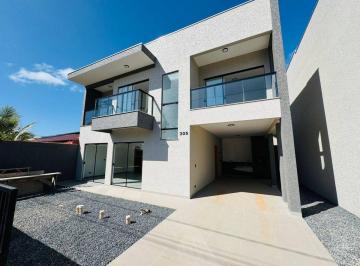 Casa · 143m² · 3 Quartos · 2 Vagas · Sobrado com 03 dormitórios á 145 metros da praia em Itapoá-SC