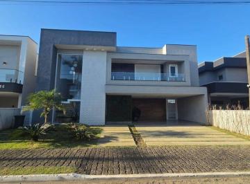 Casa · 261m² · 3 Quartos · 2 Vagas · Excelente sobrado mobiliado no Condomínio South Beach I em Itapoá/SC