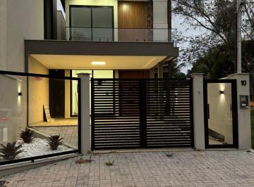 Casa · 230m² · 4 Quartos · 2 Vagas · Excelente casa duplex alto padrão 4 quartos em Camboinhas, Niterói.