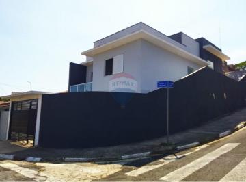 Casa · 140m² · 3 Quartos · 3 Vagas · Casa para alugar em Iperó: 3 quartos (sendo 1 suíte) e garagem coberta para 3 carros.