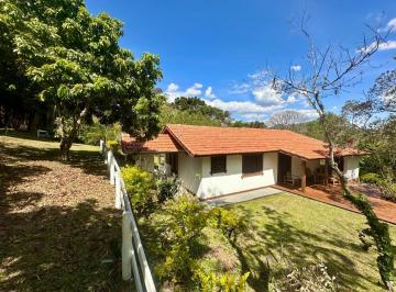 Casa de 3 quartos, Gonçalves · Linda e Charmosa Chácara em Gonçalves – Um Refúgio em Meio à Natureza