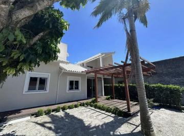 202510282155439997.jpeg · Casa para Venda em Florianópolis, Capoeiras, 3 dormitórios, 2 banheiros, 2 vagas