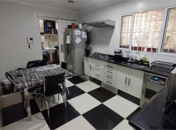 Casa · 170m² · 3 Quartos · 2 Vagas · Sobrado com 3 quartos à venda em Vila roque - SP