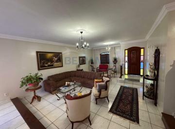 Casa · 525m² · 4 Quartos · 4 Vagas · Sobrado de 3 Andares (525m²) com Suíte e Lazer Privativo à Venda na QE 30 - Guará II