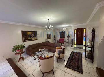 Casa · 525m² · 4 Quartos · 4 Vagas · Sobrado de 3 Andares (525m²) com Suíte e Lazer Privativo à Venda na QE 30 - Guará II