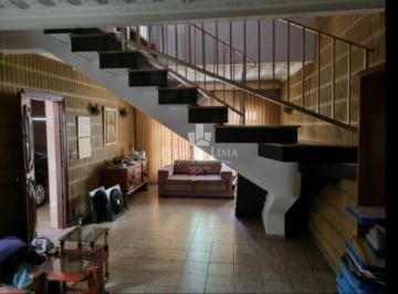 Casa · 220m² · 3 Quartos · 4 Vagas · Sobrado em terreno plano, com 250m, com 3 quartos sendo1 suíte, 4 vagas de garagem, edícula