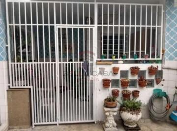 Casa · 210m² · 3 Quartos · 2 Vagas · Casa com 3 quartos , 1 suíte e 2 vagas de garagem no Ipiranga