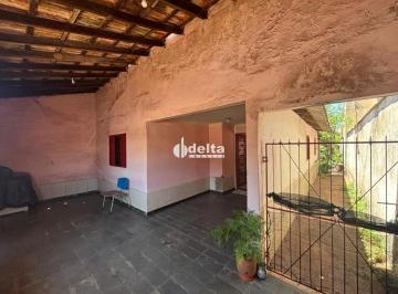 Casa · 300m² · 3 Quartos · 1 Vaga · Casa residencial com 3 quartos disponível para venda no bairro Vigilato Pereira em Uberlândia - MG.
