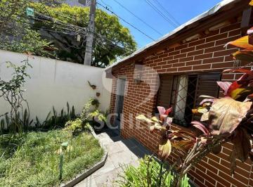 Casa · 80m² · 3 Quartos · 2 Vagas · Casa Térrea no Campo Belo, 250m2, 3 quartos, cozinha, sala, escritório, 2 vagas e área para jardim.