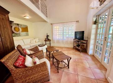 Casa · 230m² · 4 Quartos · 3 Vagas · Casa em condomínio a venda na praia de Camburi, à 300m da praia