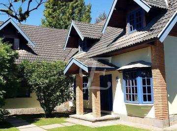 732bc9afb40434320028766e3c20c38d0ff28698 · Casa do Ipê Amarelo – Luxuosa Residência à Venda em Campos do Jordão | Mobiliada | | 970 m² de Const