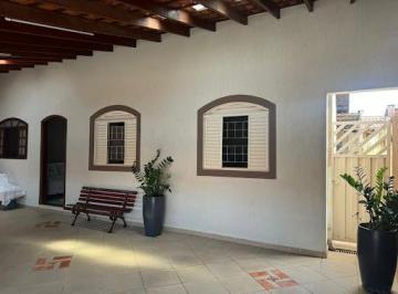 6ef70fc7eee25b6bbcae7de0522d59315d85b619 · EXCELENTE OPORTUNIDADE! CASA COMPLETA E BEM LOCALIZADA.