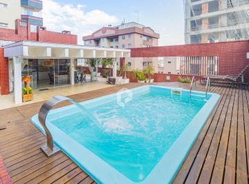Terraço | Deck com Piscina · Apartamento à venda - na Água Verde