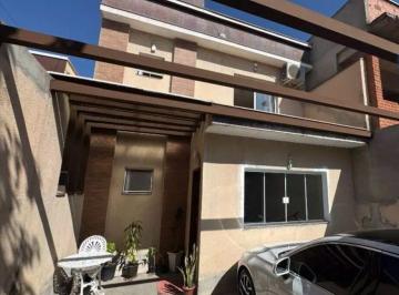 Casa de 2 quartos, Tatuí · Ótimo sobrado a venda com 3 quartos