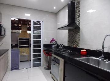 Casa de 3 quartos, Suzano · Casa com 3 Quartos e 2 banheiro à Venda, 138m²Parque Suzano, Suzano São Paulo