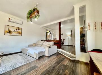 Casa · 232m² · 4 Quartos · 5 Vagas · Casa com 4 Quartos com 1 Suíte e 232m² - Jardim Atlântico