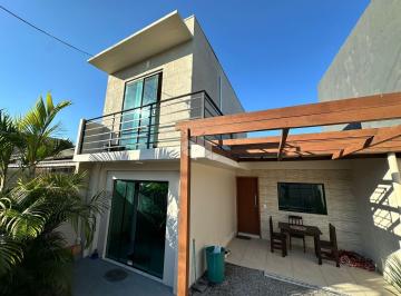 Casa · 70m² · 2 Quartos · 1 Vaga · Casa à Venda no Rio Vermelho, Florianópolis ? 2 Dormitórios, Suíte com Varanda e Design Moderno