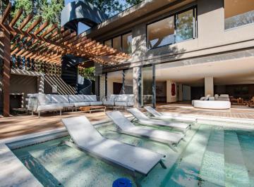 Casa · 1180m² · 6 Quartos · 6 Vagas · Residência de Luxo no Jardim Lusitânia em construção
