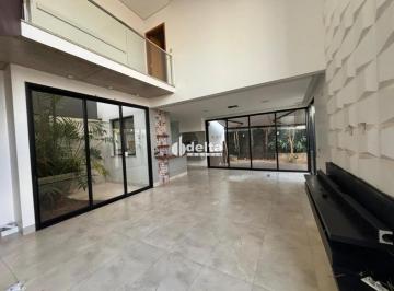Casa · 200m² · 3 Quartos · 3 Vagas · Casa residencial com 3 quartos sendo 2 suítes disponível para locação e venda no bairro Vigilato Per