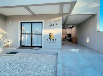Casa · 97m² · 3 Quartos · 2 Vagas · Sobrado à venda novo com 3 dormitórios à 150 metros da praia em Bombinhas SC