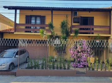Casa · 164m² · 4 Quartos · 2 Vagas · Casa com 4 quartos sendo 2 suítes no Jardim Atlântico
