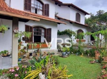 7f4c5c055f53556a1064c9a281010de61905ea6d · Casa com 3 dormitórios à venda, 171 m² por R$ 960.000,00 - Várzea - Teresópolis/RJ