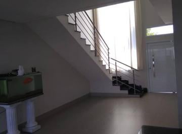 Casa · 204m² · 3 Quartos · 4 Vagas · Maravilhoso sobrado à venda em condomínio fechado