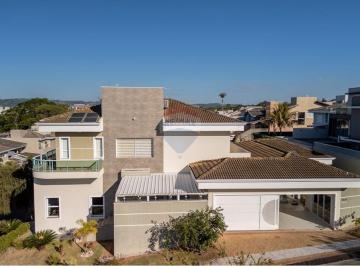 Casa · 415m² · 4 Quartos · 3 Vagas · Casa com 4 suítes, espaço gourmet, estúdio, sauna e piscina no Condomínio Zurich Dorf em Valinhos/SP