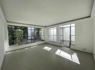 Casa · 250m² · 5 Quartos · 3 Vagas · Sobrado com 5 quartos à venda em Mirandópolis - SP