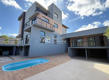 Casa · 400m² · 4 Quartos · 8 Vagas · Casa Alto Padrão 400m2, 4 Quartos sendo 2 Suites, Piscina, Churrasqueira