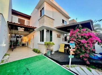 a4b5fe98761160dc3e44a1058a713ee6cbbb4e2e · Casa com 3 quartos à venda na Praia do Campeche, Hidromassagem, 127 m² e 2 vagas - Floriannópolis/SC
