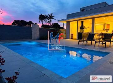 Casa · 270m² · 4 Quartos · Excelente casa em cond. fechado em Salto de Pirapora/SP, 270 m² a.u., 4 dormitórios (4 suítes), sala