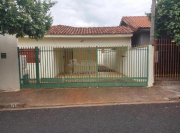 Casa · 93m² · 2 Quartos · 2 Vagas · Casa localizada no Jardim Maria Lucia com 2 dormitorios e 2 vagas de garagem.