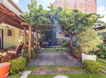 Casa · 244m² · 5 Quartos · 6 Vagas · Casa 5 Quartos, 244m2,  6 Vagas e Quintal Gourmet, no Jardim Amélia em Pinhais.
