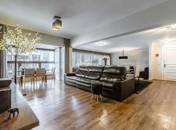 Apartamento · 180m² · 4 Quartos · 2 Vagas · Apartamento Amplo com 180m2 Privativos – 4 Quartos (1 Suite) ao lado do Shopping Curitiba