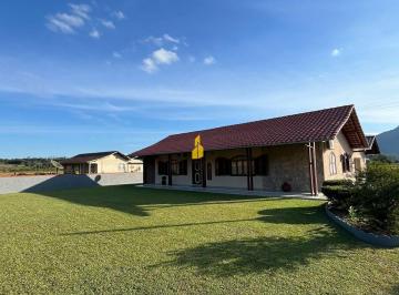 Casa · 220m² · 3 Quartos · 2 Vagas · LINDA CASA COM AMPLO TERRENO NA CIDADE DE RIO DOS CEDROS/SC