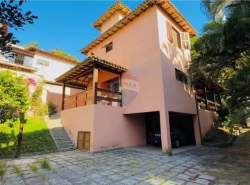 Casa · 196m² · 2 Quartos · 4 Vagas · Casa à Venda a Poucos Metros da Praia da Tartaruga – Armação dos Búzios