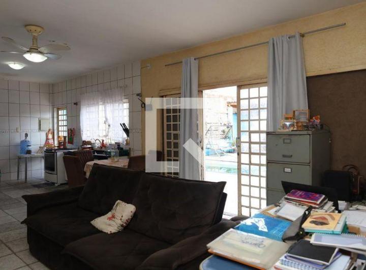 Foto do imóvel - Casa para comprar com 4 quartos, quintal e varanda