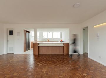 Apartamento · 130m² · 3 Quartos · 1 Vaga · Apartamento reformado com três quartos (uma suíte) no Batel