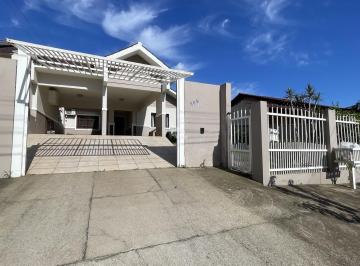 Casa · 200m² · 3 Quartos · 2 Vagas · CASA MOBILIADA COM 03 DORMITÓRIOS (01 SUÍTE) E PISCINA