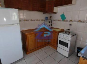 Casa à venda no centro a 100 metros do mar - 04 dormitórios · Casa padrão