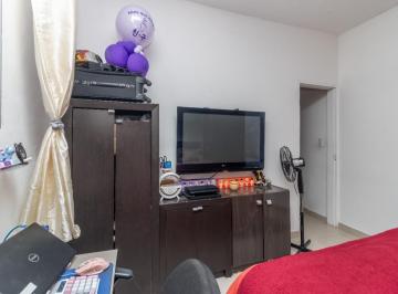 d240501a-035c-4b42-9b94-54d6b751d1b1 · Deslumbrante casa para venda em Vila Bancária Munhoz com 4 quartos, sendo 1 suíte, 240m²