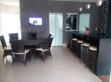 Casa de 4 quartos, Vicente Pires · Vendo/troco casa Rua 03 - Vicente Pires - Aceito apartamento