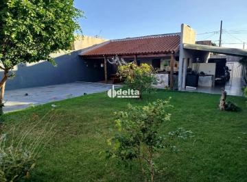 Casa · 360m² · 3 Quartos · 3 Vagas · Casa residencial com 3 quartos disponível para venda no bairro Jardim Ipanema em Uberlândia - MG.